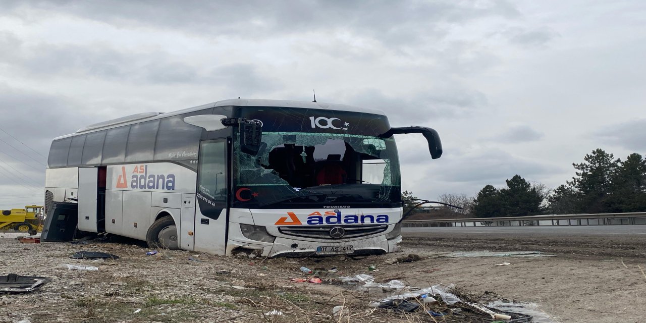 Ankara'da şoförü rahatsızlanan otobüs su kanalına düştü; 16 yaralı