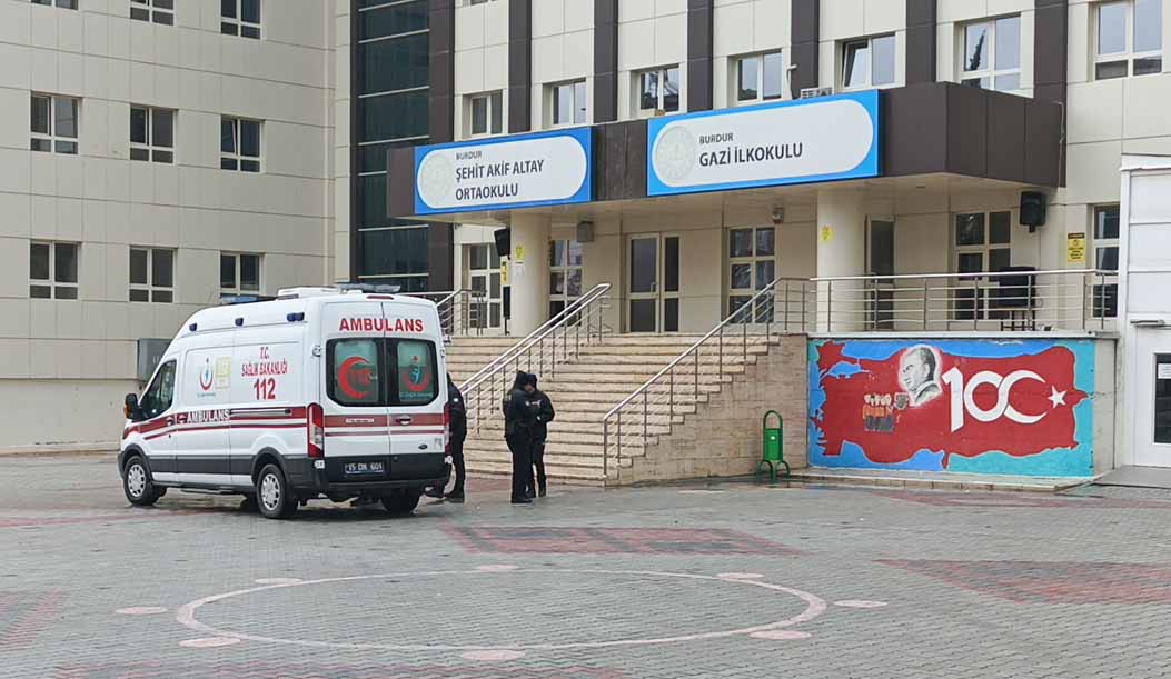 Antalya- 4 öğrenci, 'noodle'dan zehirlendikleri şüphesiyle hastaneye kaldırıldı /Video eklendi