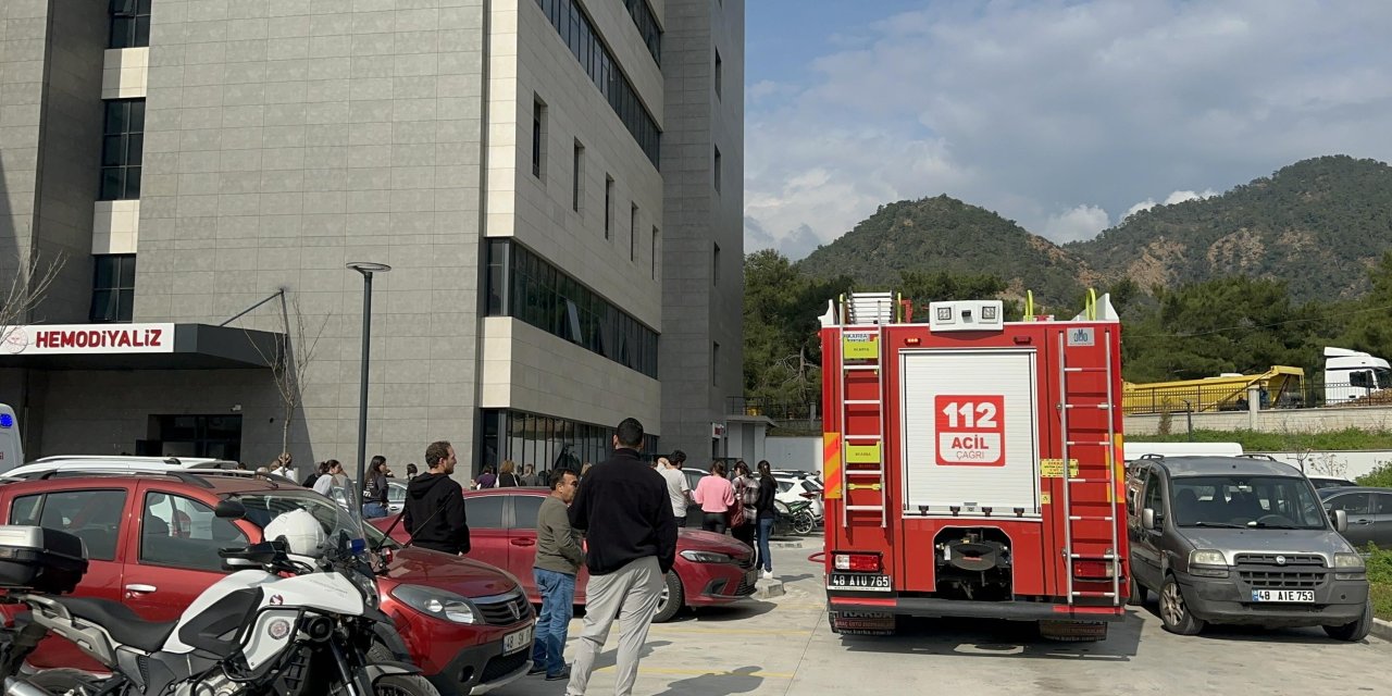 Marmaris Devlet Hastanesi'nde çıkan yangın, yarım saatte söndürüldü