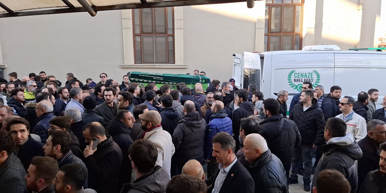 Doğumdan Sonra Evlerine Dönerken Kazada Ölen Çift Son Yolculuklarına Uğurlandı