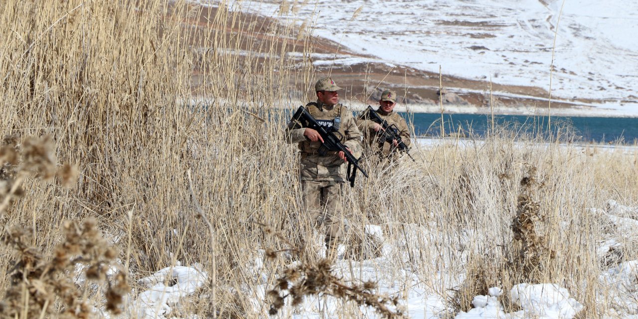 Jandarmanın Flamingo Nöbeti