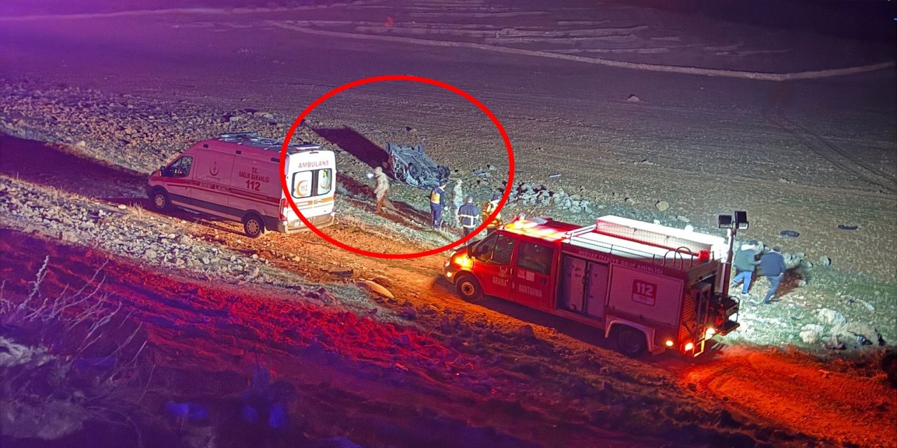Mardin'de, şarampole devrilen otomobilden fırlayan 2 kişi öldü