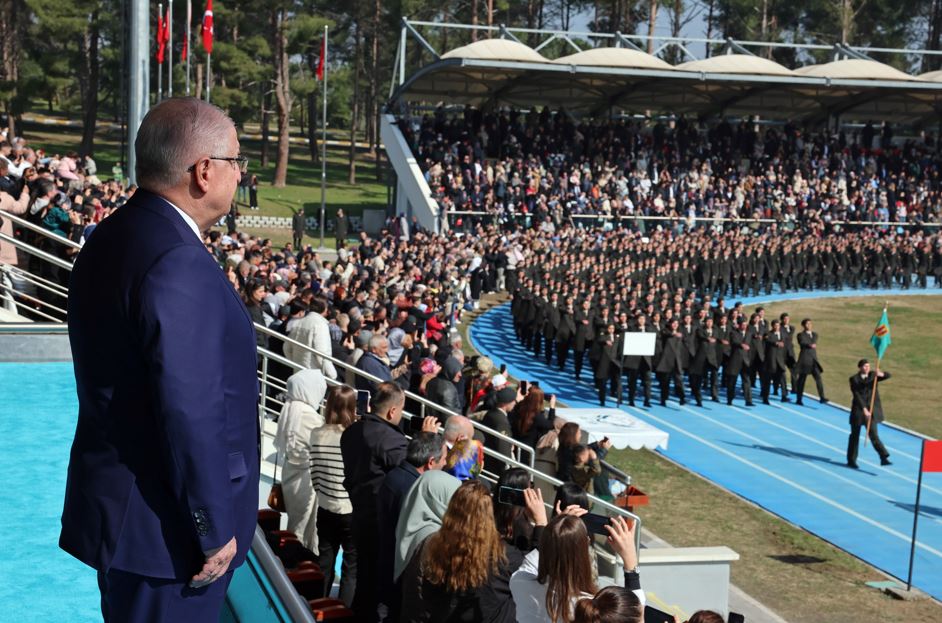 Bakan Güler, astsubayların mezuniyet törenine katıldı