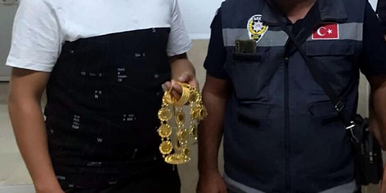 Kır Bekçisi, Bulduğu 1 Milyon 250 Bin Tl'lik Ziynet Eşyasını Sahibine Teslim Etti