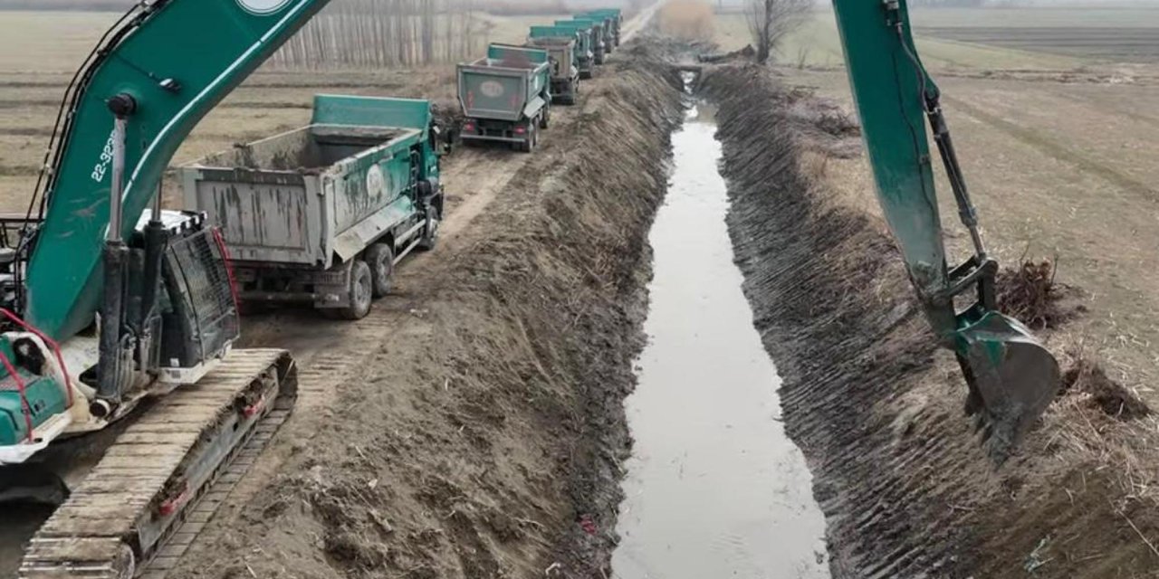 210 Kilometre Uzunluğundaki Sulama Kanalları, 100'den Fazla İş Makinesiyle Temizlendi