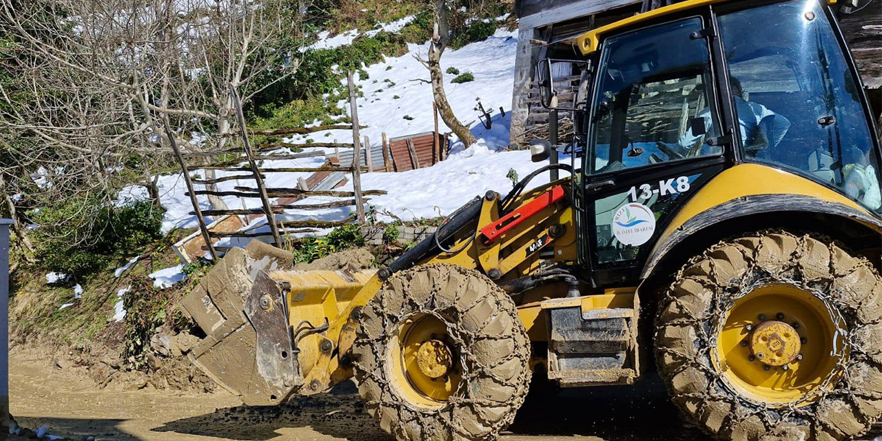 Rize'de heyelan; 4 ev tedbir amaçlı tahliye edildi
