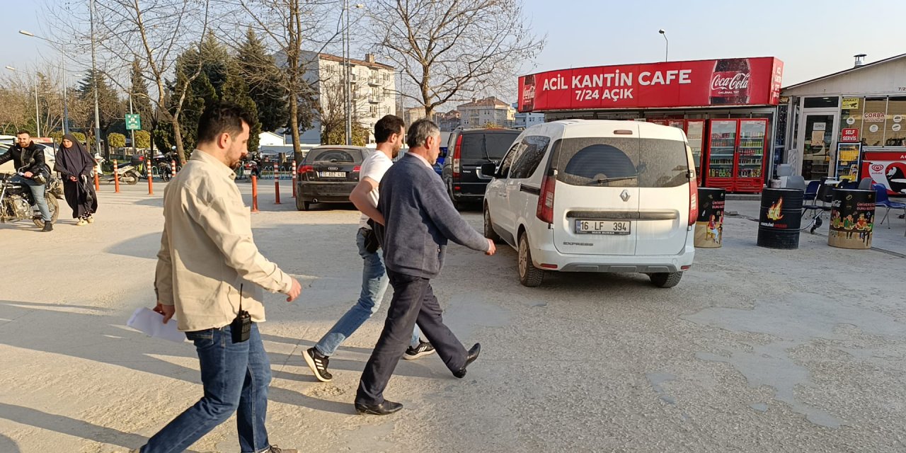 Boşanma aşamasındaki eşini tabancayla kovaladı