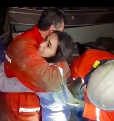 Hatay'da enkaz altında kalan 16 yaşındaki kız kurtarıldı