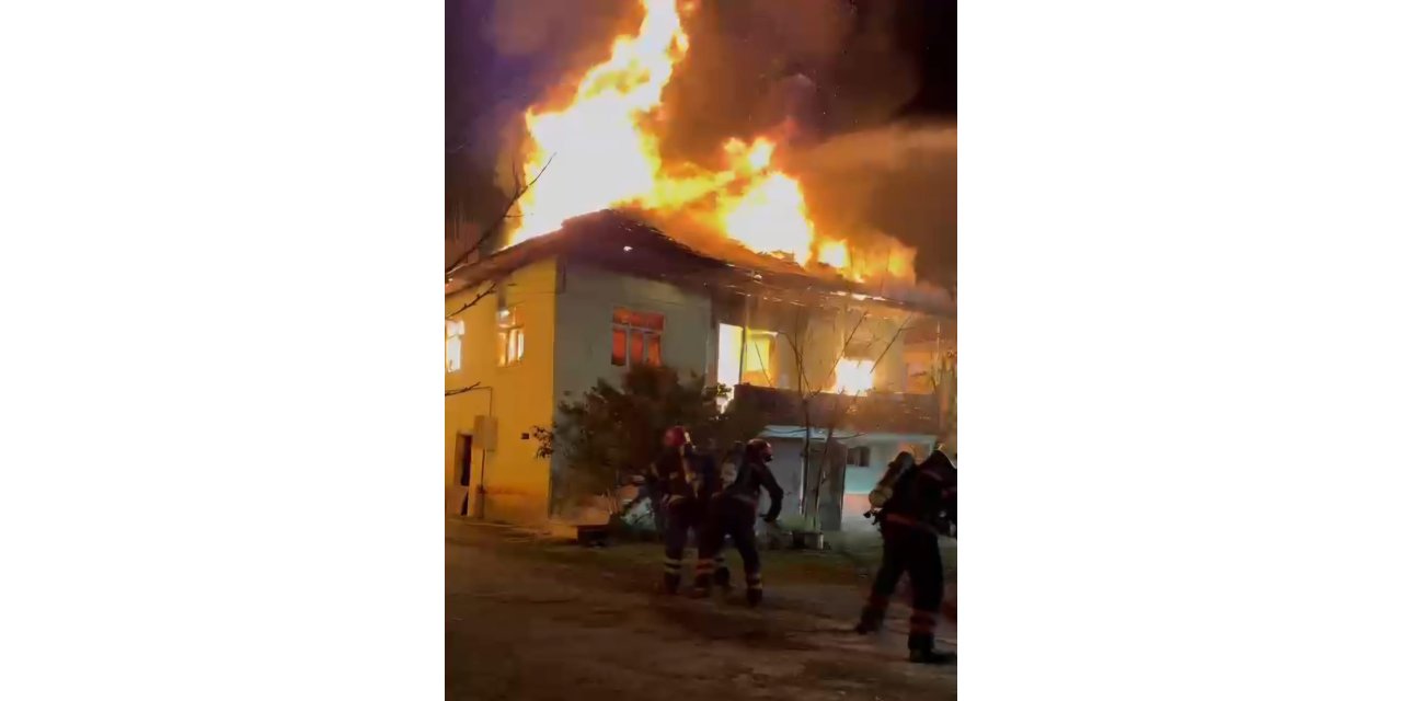Yakınlarına iftara giden ailenin evi yandı