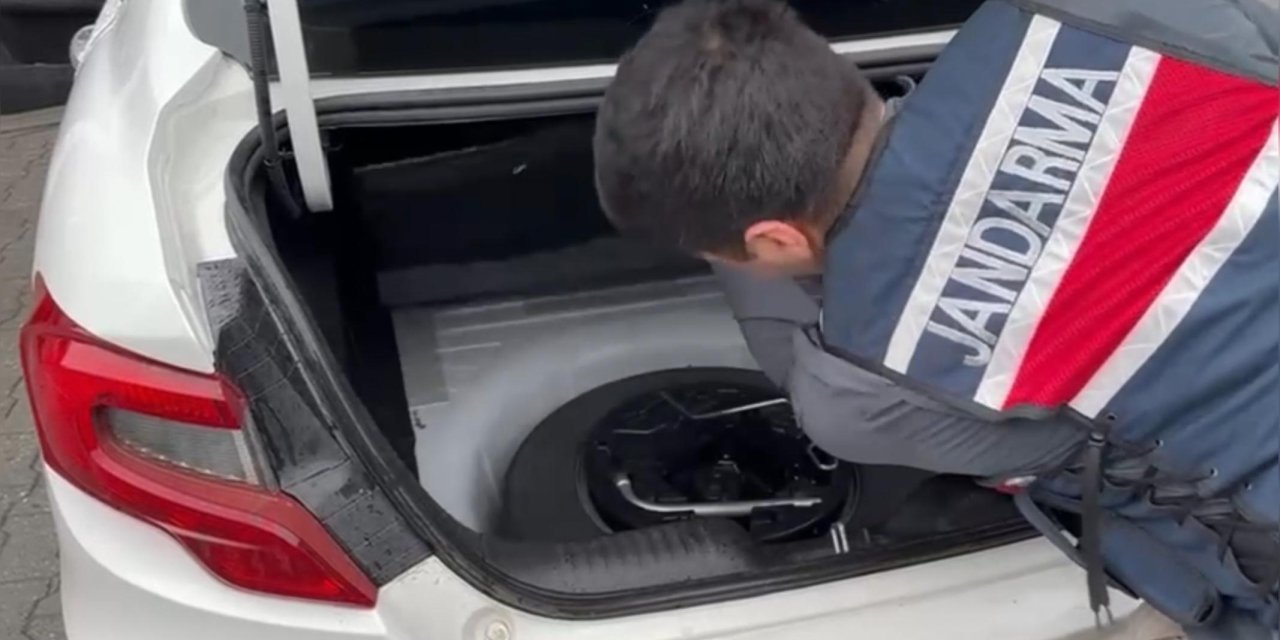 İstanbul - Eyüpsultan’da bin 200 yıllık altın yazmalı Tevrat ele geçirildi; 1.5 milyon dolara satacaklarmış