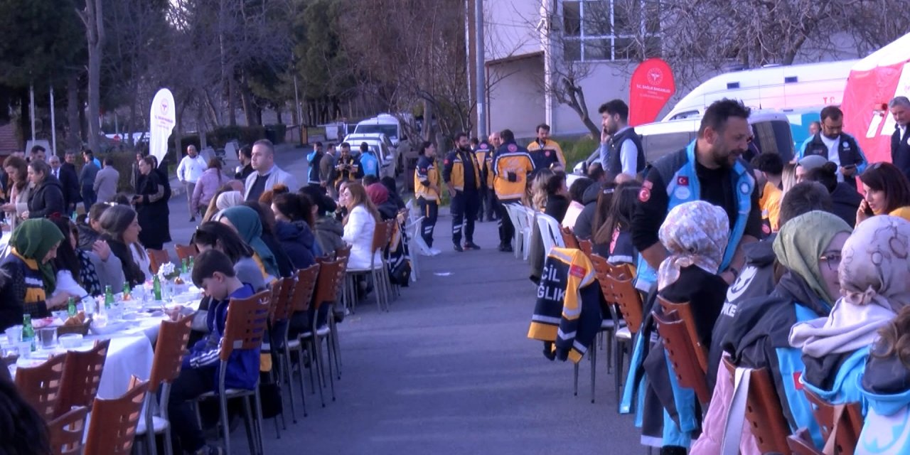 İstanbul - İstanbul’da görevli acil sağlık çalışanları iftarda buluştu