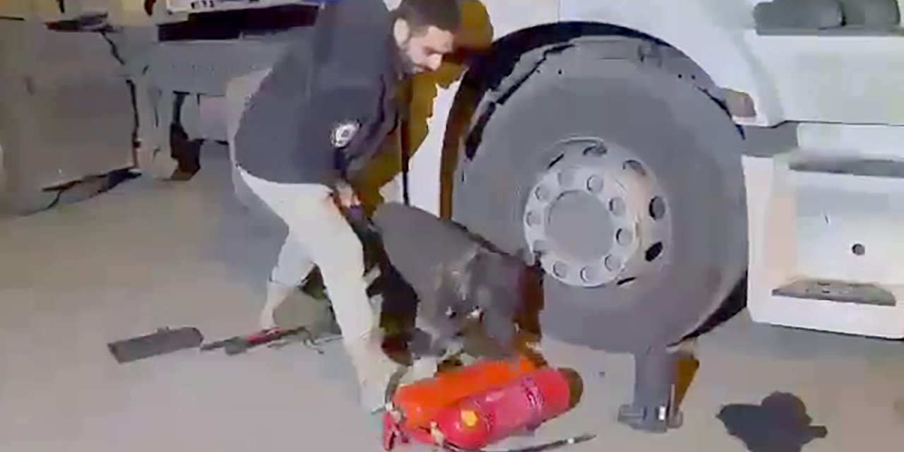 Yangın tüplerindeki 11 kilo 150 gram eroini 'Uzi' buldu