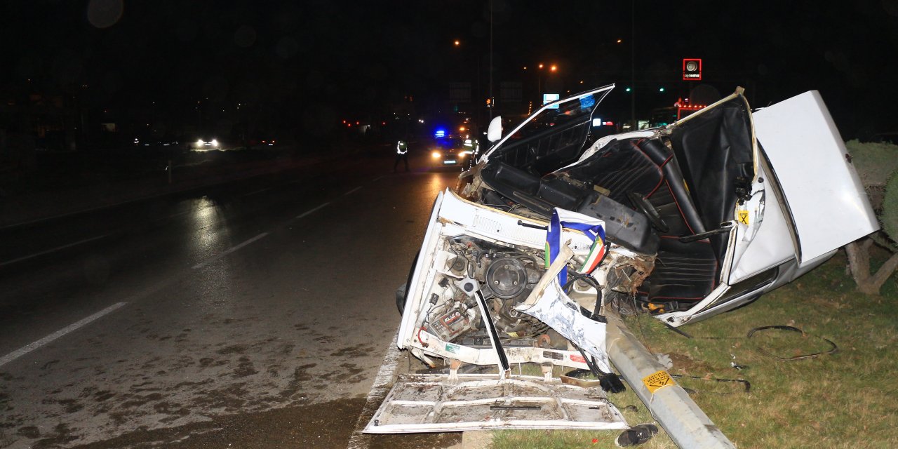 Tokat’ta otomobil elektrik direğine çarptı: 2 yaralı