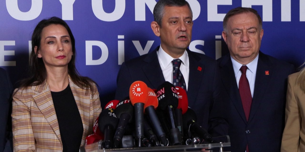 İstanbul- DEM Parti Heyeti, Saraçhane'deki İBB binasında Özgür Özel ile bir araya geldi