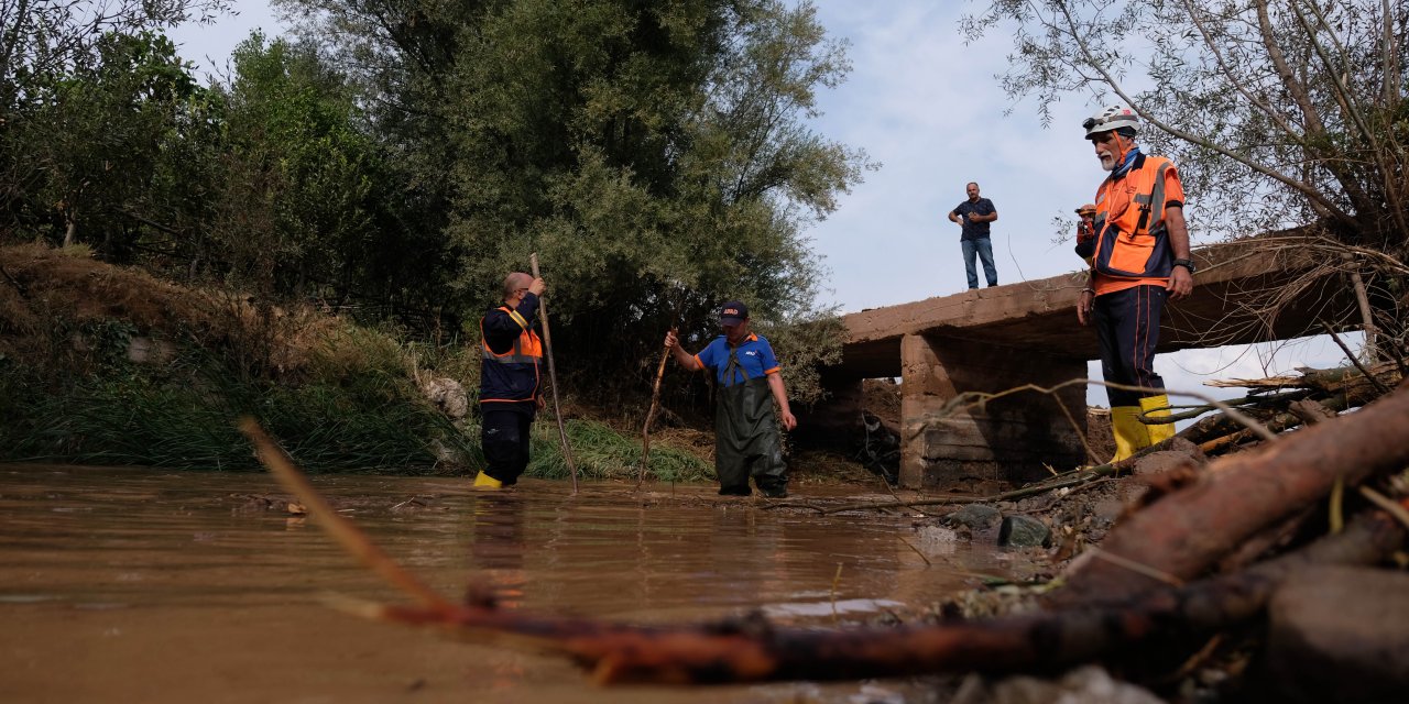 1 Kişinin Öldüğü, 14 Kişinin Kurtulduğu Selde Kaybolan Asel Bebek, Aranıyor (5)