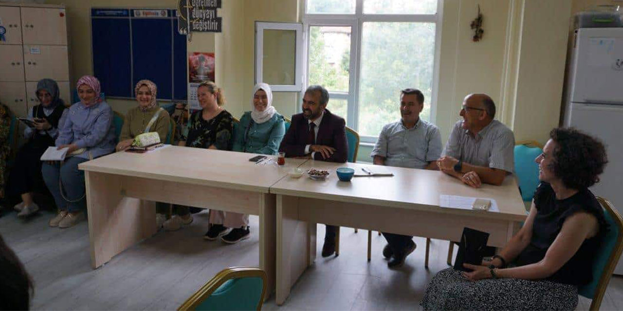 Milli Eğitim Müdürü Tüfekçi, Denizciler İlkokulunda Öğretmenlerle Buluştu