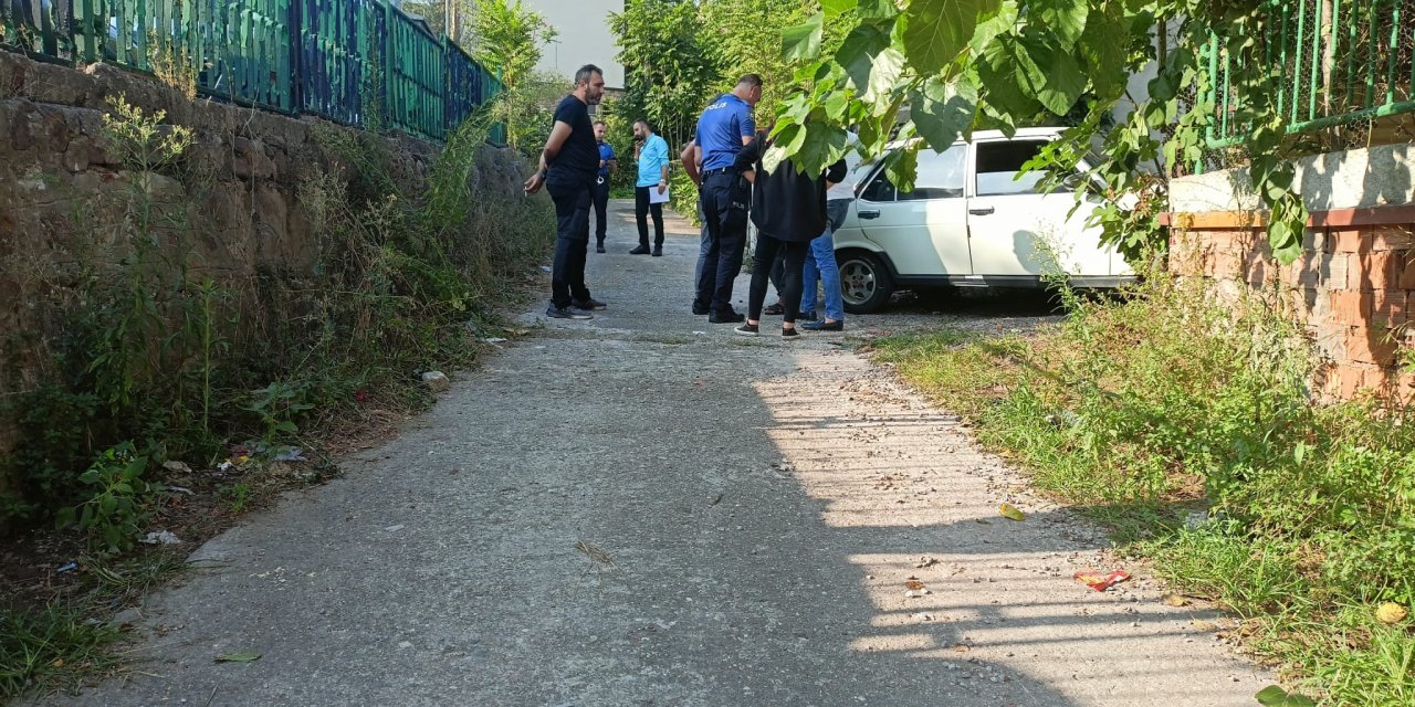 Bahçesinde Oturan Kadın Tabanca İle Bacağından Vuruldu