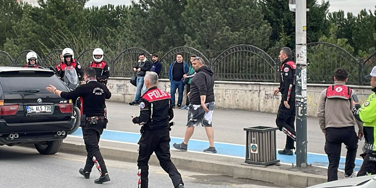 Sakarya'da izinsiz gösteriye polis müdahalesi; 15 gözaltı