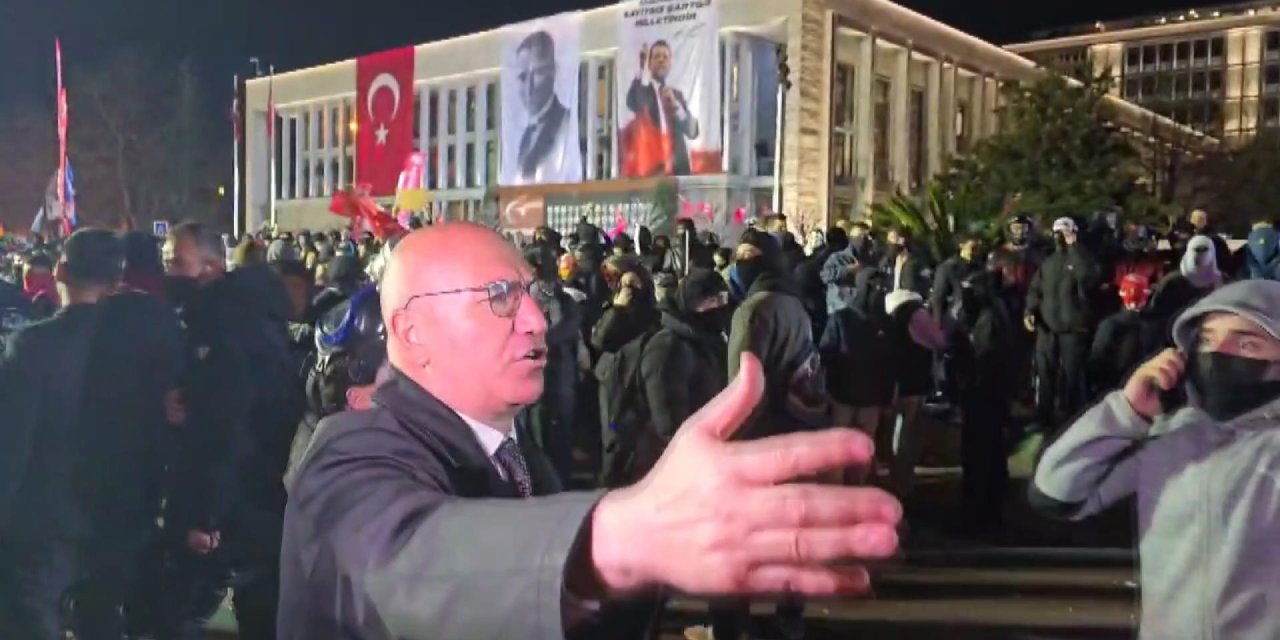 İstanbul - Saraçhane'de izinsiz gösteriye polisten müdahale