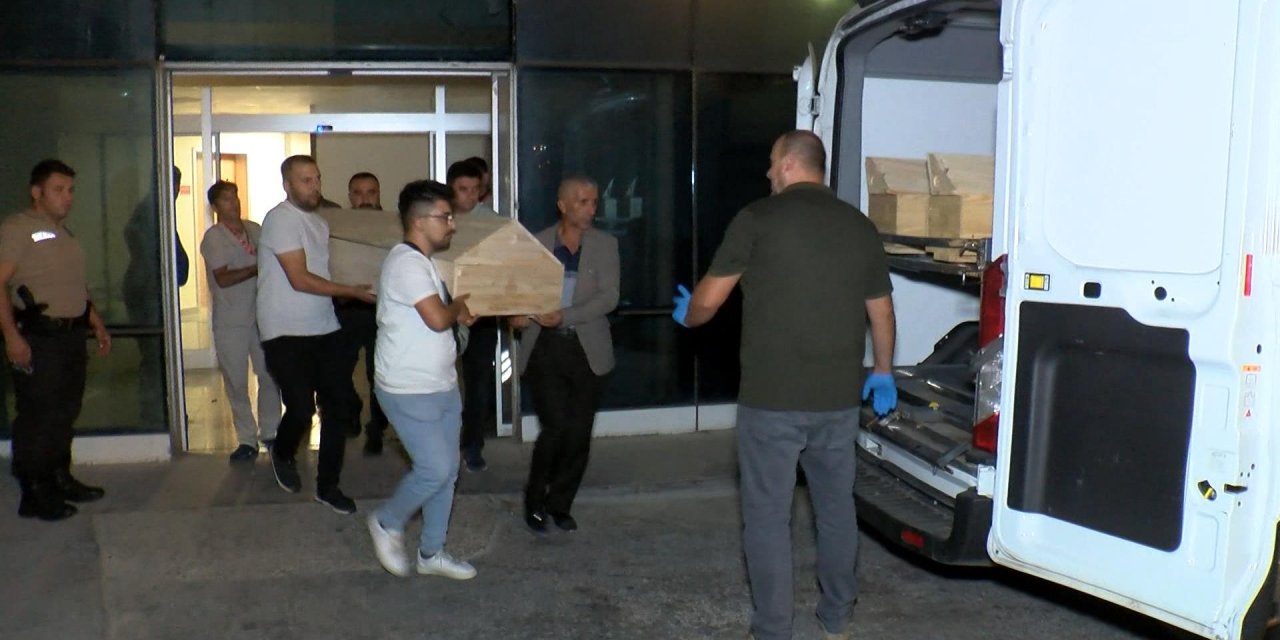 Çatalca Tem Otoyolu'ndaki Kazada Ölen Çocukların Cenazesi Adli Tıp'a Kaldırıldı