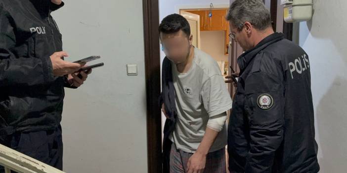 Komşusunun baltalı saldırısından babasını kurtardı, kendi yaralandı