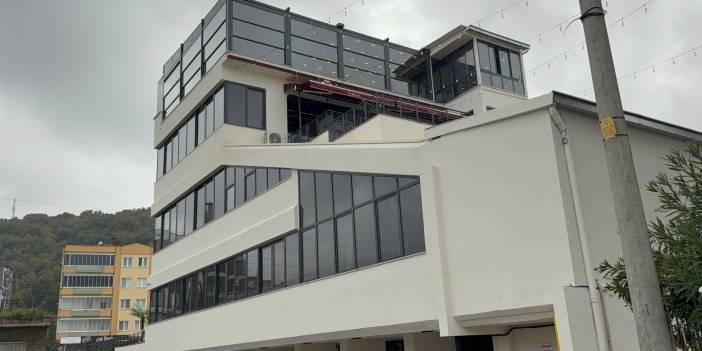 Restoranın yemek asansörü 4. kattan zemine düştü: Garson hayatını kaybetti