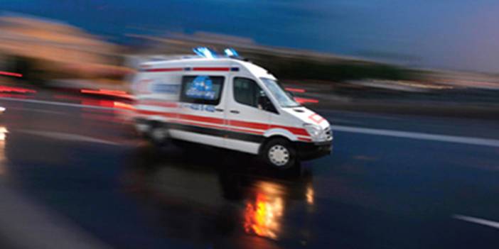 Rize'de İki Otomobil Çarpıştı:3'ü Çocuk 8 Yaralı