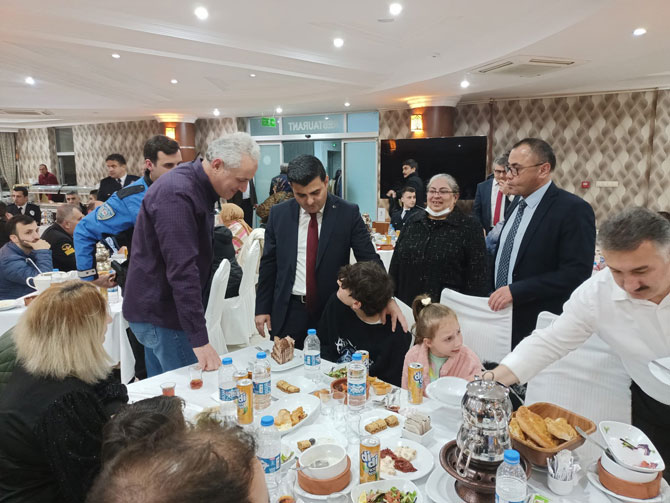 rizede-polis-haftasi-munasebetiyle-sehit-aileleri-onuruna-iftar-yemegi-duzenlendi-1.jpg