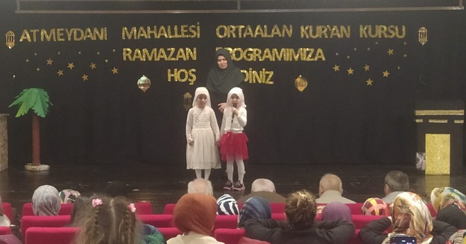 atmeydani-ortaalan-camii-4-6-yas-kuran-kursu-ogrencileri-kadir-gecesi-munasebetiyle-program-duzenledi-5.jpg