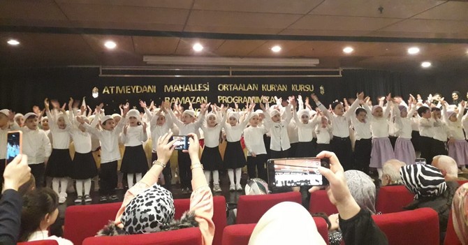atmeydani-ortaalan-camii-4-6-yas-kuran-kursu-ogrencileri-kadir-gecesi-munasebetiyle-program-duzenledi-7.jpg