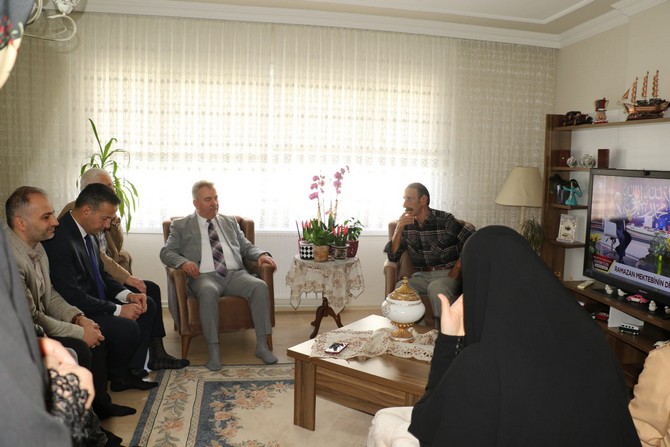ak-parti-rize-milletvekili-adaylari-av-harun-mertoglu-ve-yilmaz-katmer-ramazan-bayrami-dolayisiyla-sehit-ailelerini-ziyaret-etti-1.jpg