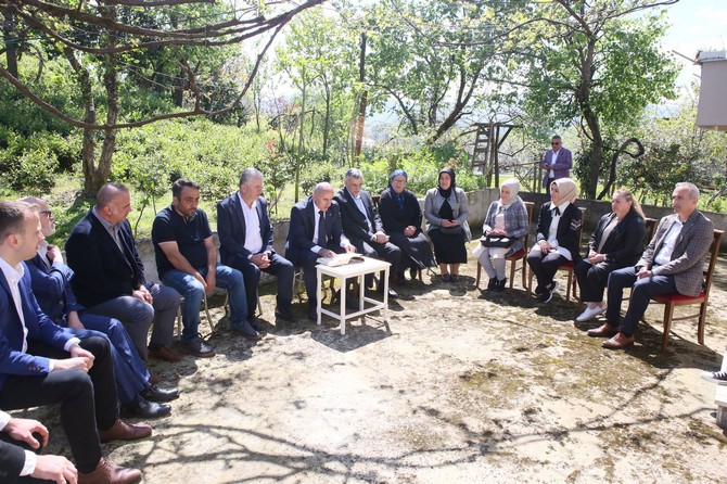 ak-parti-rize-milletvekili-adaylari-av-harun-mertoglu-ve-yilmaz-katmer-ramazan-bayrami-dolayisiyla-sehit-ailelerini-ziyaret-etti-6.jpg