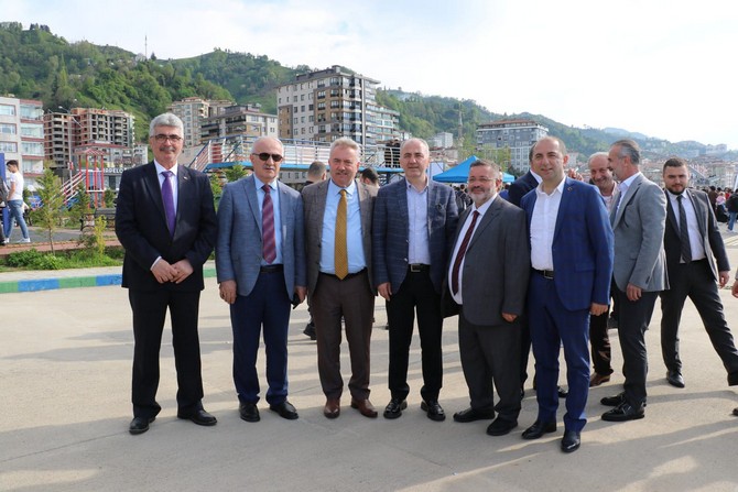 ak-parti-rize-milletvekili-adayi-yilmaz-katmer-rizedeki-kentsel-donusum-projelerinin-etap-etap-devam-edecegini-soyledi-5.jpg