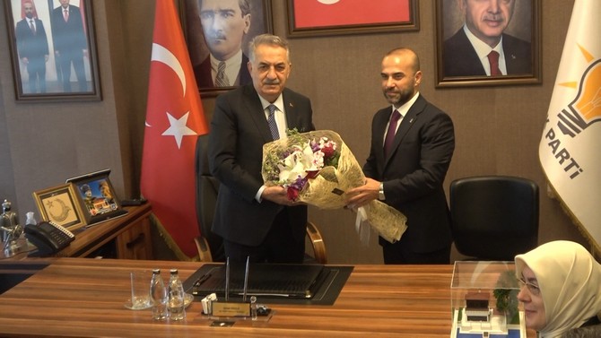 ak-parti-genel-baskan-yardimcisi-hayati-yazici-yalovada-5.jpg