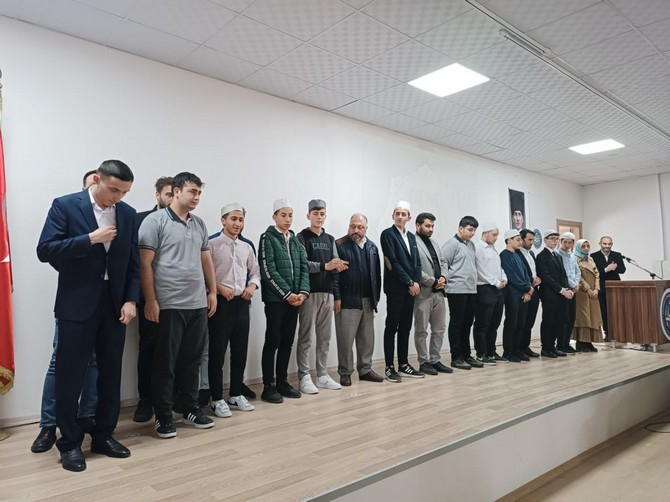 imam-hatip-ortaokulu-ve-anadolu-imam-hatip-lisesi-erkek-ogrencileri-arasinda-duzenlenen-genc-sada-kuran-i-kerimi-guzel-okuma-ve-genc-muhafizlar-hafizlik-yarismalari-rize-il-finali-1.jpg