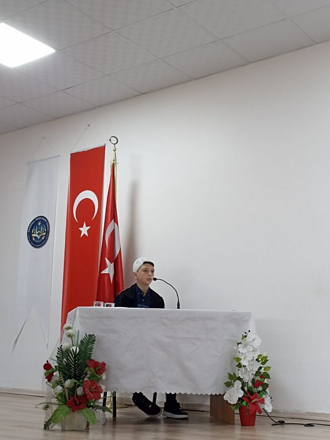 imam-hatip-ortaokulu-ve-anadolu-imam-hatip-lisesi-erkek-ogrencileri-arasinda-duzenlenen-genc-sada-kuran-i-kerimi-guzel-okuma-ve-genc-muhafizlar-hafizlik-yarismalari-rize-il-finali-10.jpg