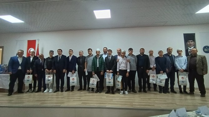 imam-hatip-ortaokulu-ve-anadolu-imam-hatip-lisesi-erkek-ogrencileri-arasinda-duzenlenen-genc-sada-kuran-i-kerimi-guzel-okuma-ve-genc-muhafizlar-hafizlik-yarismalari-rize-il-finali-3.jpg
