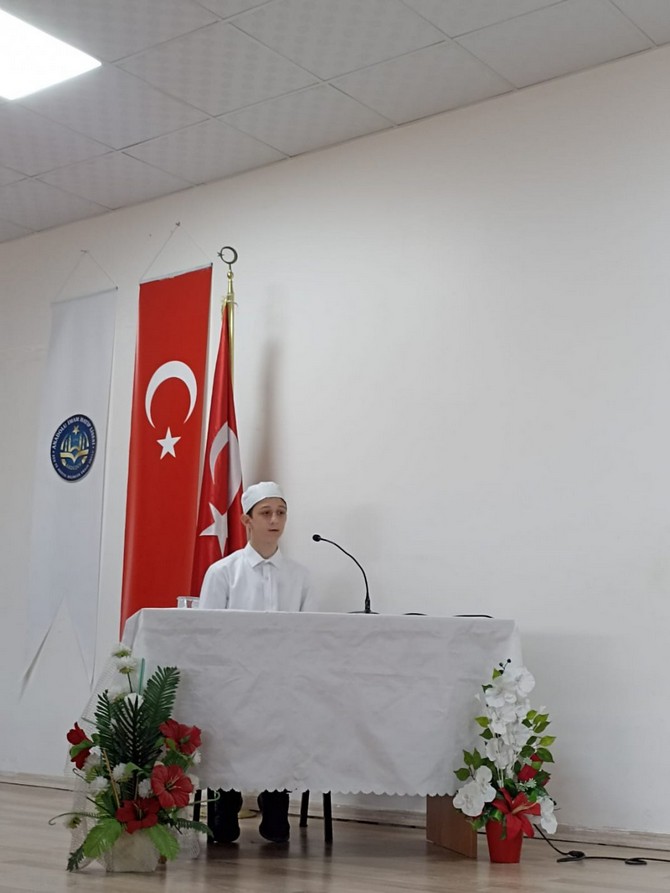 imam-hatip-ortaokulu-ve-anadolu-imam-hatip-lisesi-erkek-ogrencileri-arasinda-duzenlenen-genc-sada-kuran-i-kerimi-guzel-okuma-ve-genc-muhafizlar-hafizlik-yarismalari-rize-il-finali-7.jpg