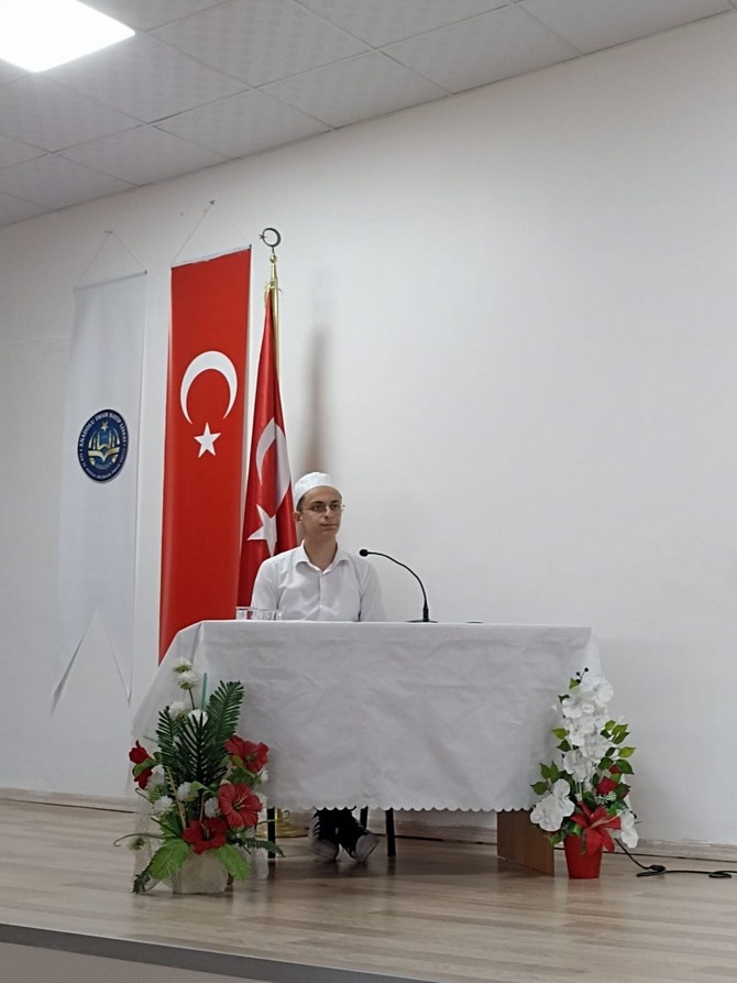 imam-hatip-ortaokulu-ve-anadolu-imam-hatip-lisesi-erkek-ogrencileri-arasinda-duzenlenen-genc-sada-kuran-i-kerimi-guzel-okuma-ve-genc-muhafizlar-hafizlik-yarismalari-rize-il-finali-8.jpg