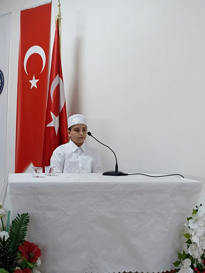 imam-hatip-ortaokulu-ve-anadolu-imam-hatip-lisesi-erkek-ogrencileri-arasinda-duzenlenen-genc-sada-kuran-i-kerimi-guzel-okuma-ve-genc-muhafizlar-hafizlik-yarismalari-rize-il-finali-9.jpg