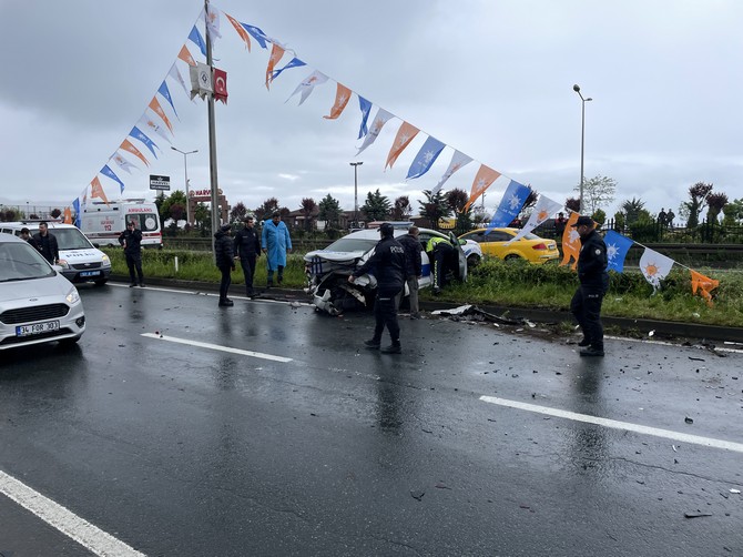 rizedeki-trafik-kazasinda-biri-polis-2-kisi-yaralandi-4.jpg
