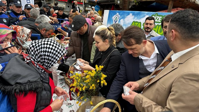 rize-belediyesi-tarafindan-5-milyon-adet-ata-tohumu-vatandaslara-dagitimi-gerceklestirildi-19.jpg