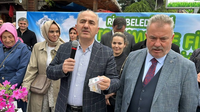 rize-belediyesi-tarafindan-5-milyon-adet-ata-tohumu-vatandaslara-dagitimi-gerceklestirildi-23.jpg