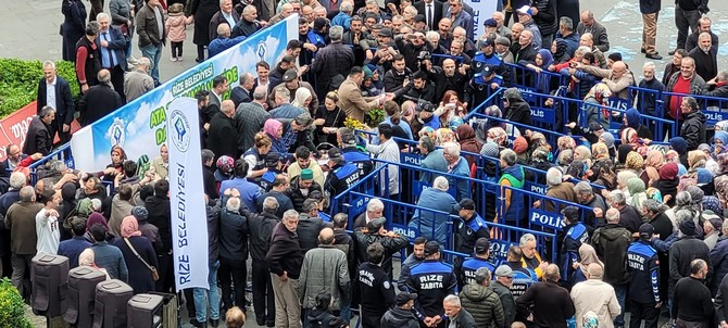 rize-belediyesi-tarafindan-5-milyon-adet-ata-tohumu-vatandaslara-dagitimi-gerceklestirildi-3.jpg