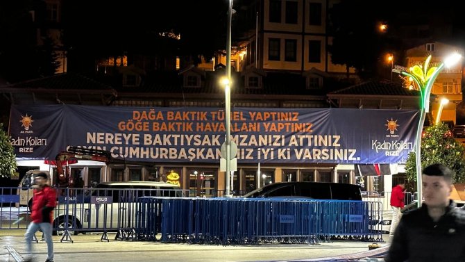 cumhurbaskani-erdoganin-bugun-rizede-duzenleyecegi-miting-oncesi-miting-alaninda-hazirliklar-devam-ediyor-1.jpg
