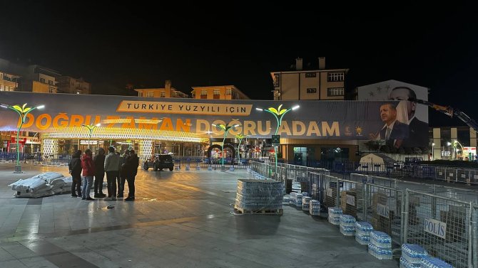 cumhurbaskani-erdoganin-bugun-rizede-duzenleyecegi-miting-oncesi-miting-alaninda-hazirliklar-devam-ediyor-7.jpg