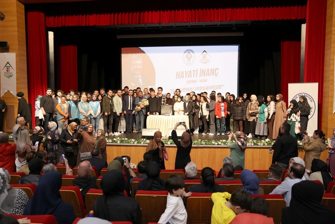rize-belediyesi-genclik-merkezi-ve-bilgi-evi-ribegem-tarafindan-tum-vatandaslarin-ucretsiz-olarak-katilabilecegi-egitimci-yazar-hayati-inancin-sunumuyla-can-veren-pervaneler-konulu-program-gerceklest-10.jpg