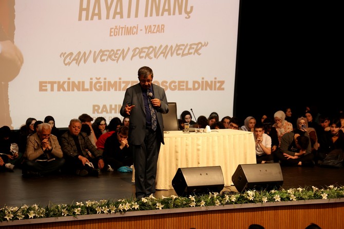 rize-belediyesi-genclik-merkezi-ve-bilgi-evi-ribegem-tarafindan-tum-vatandaslarin-ucretsiz-olarak-katilabilecegi-egitimci-yazar-hayati-inancin-sunumuyla-can-veren-pervaneler-konulu-program-gerceklest-5.jpg