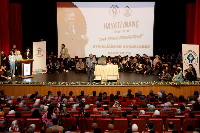 rize-belediyesi-genclik-merkezi-ve-bilgi-evi-ribegem-tarafindan-tum-vatandaslarin-ucretsiz-olarak-katilabilecegi-egitimci-yazar-hayati-inancin-sunumuyla-can-veren-pervaneler-konulu-program-gerceklest-7.jpg