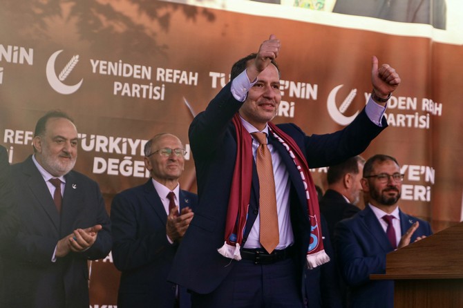yeniden-refah-partisi-genel-baskani-fatih-erbakan-partisinin-trabzon-meydan-parkinda-duzenledigi-mitinge-katildi-1.jpg